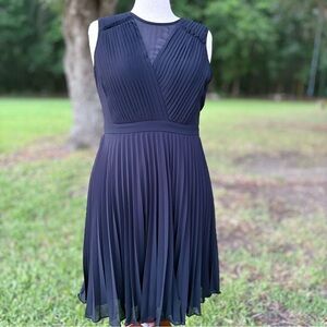 ANNE KLEIN 14 BLACK SLEEVELESS PLEATED KNEE DEEP V BACK HIGH NECK DRESS GUC